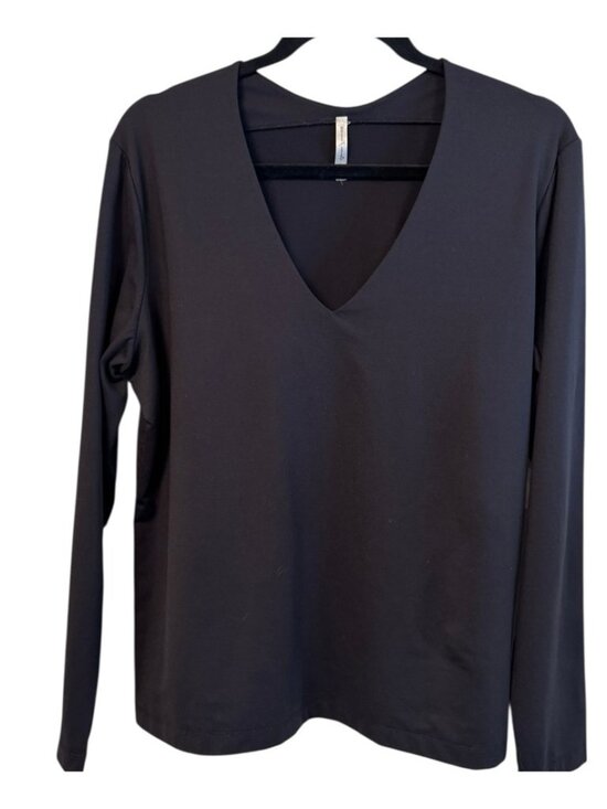 Tops - Black Long Sleeve V-Neck Top